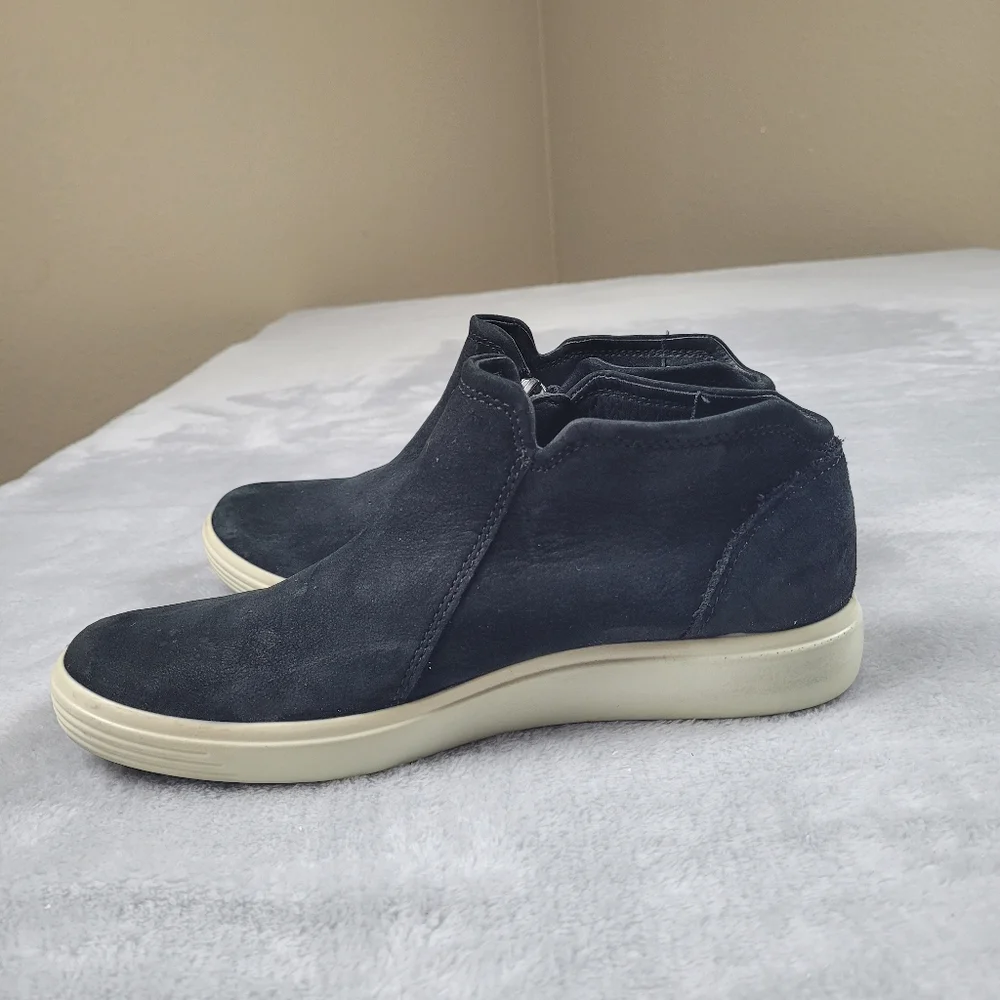 ECCO Soft 7 Women's Nubuck Leather Zip Bootie Black Ankle Boots Flat Size 6